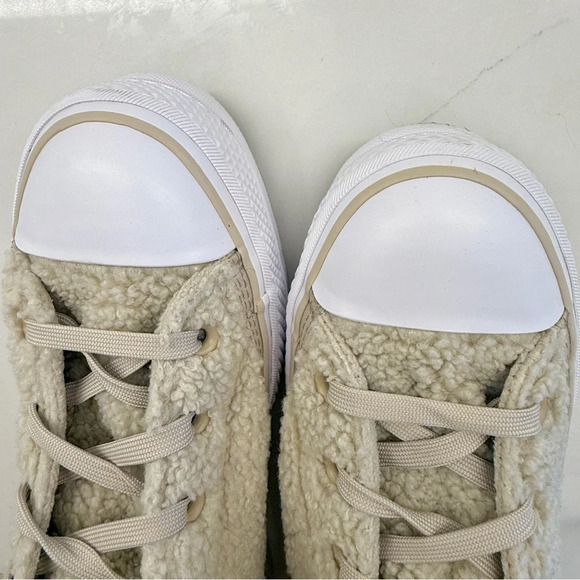 Converse Chuck Taylor All Star Lift Platform Sherpa Shoes Women’s Size 10 Casual - Picture 16 of 16